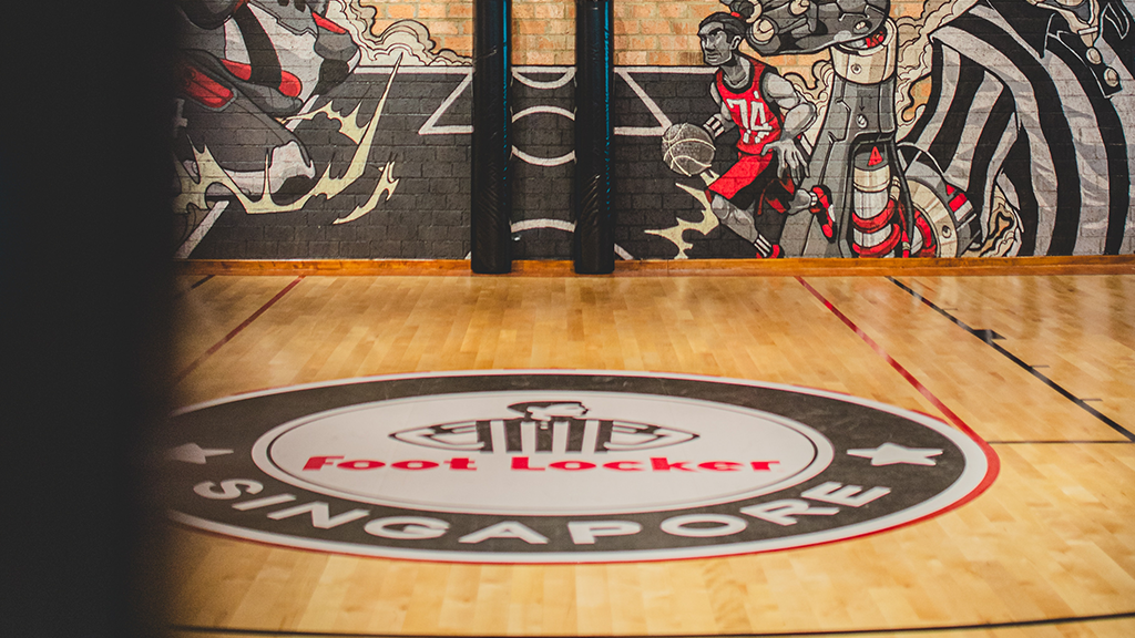 Foot Locker Shares Plunge 30% After Slashing Guidance