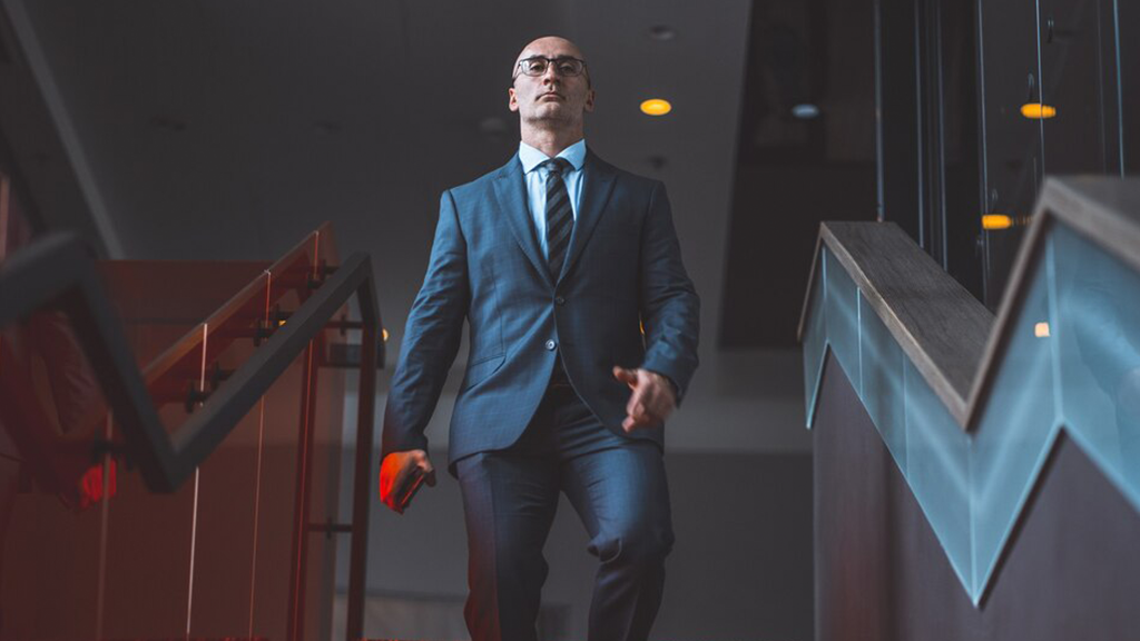 Champions of Change: Inspiring CEO Stories that Illuminate the Path to Greatness!