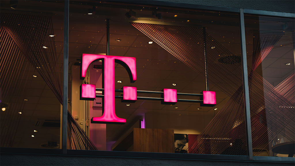 T-Mobile, Verizon Eyeing U.S. Cellular Purchase, WSJ Reveals